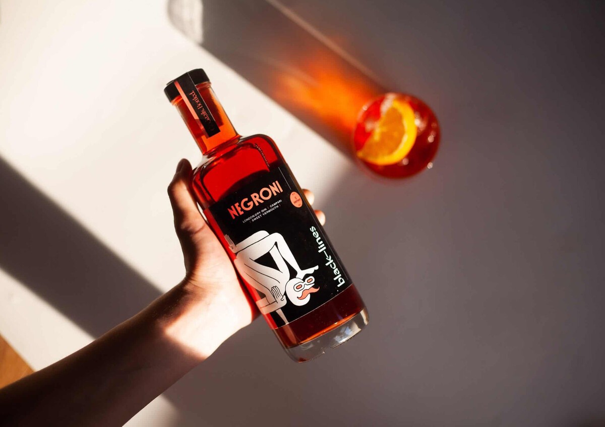 Black Lines drinks.