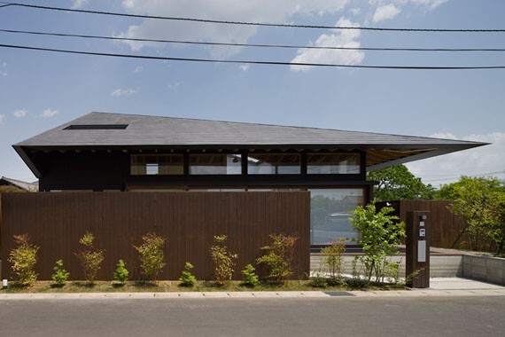 Mikio Tai, Architect Cafe. Large Roof House.