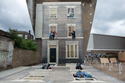 Leandro Erlich.