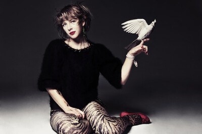 Niki & The Dove - "Gentle Roar" (Mylo remix).